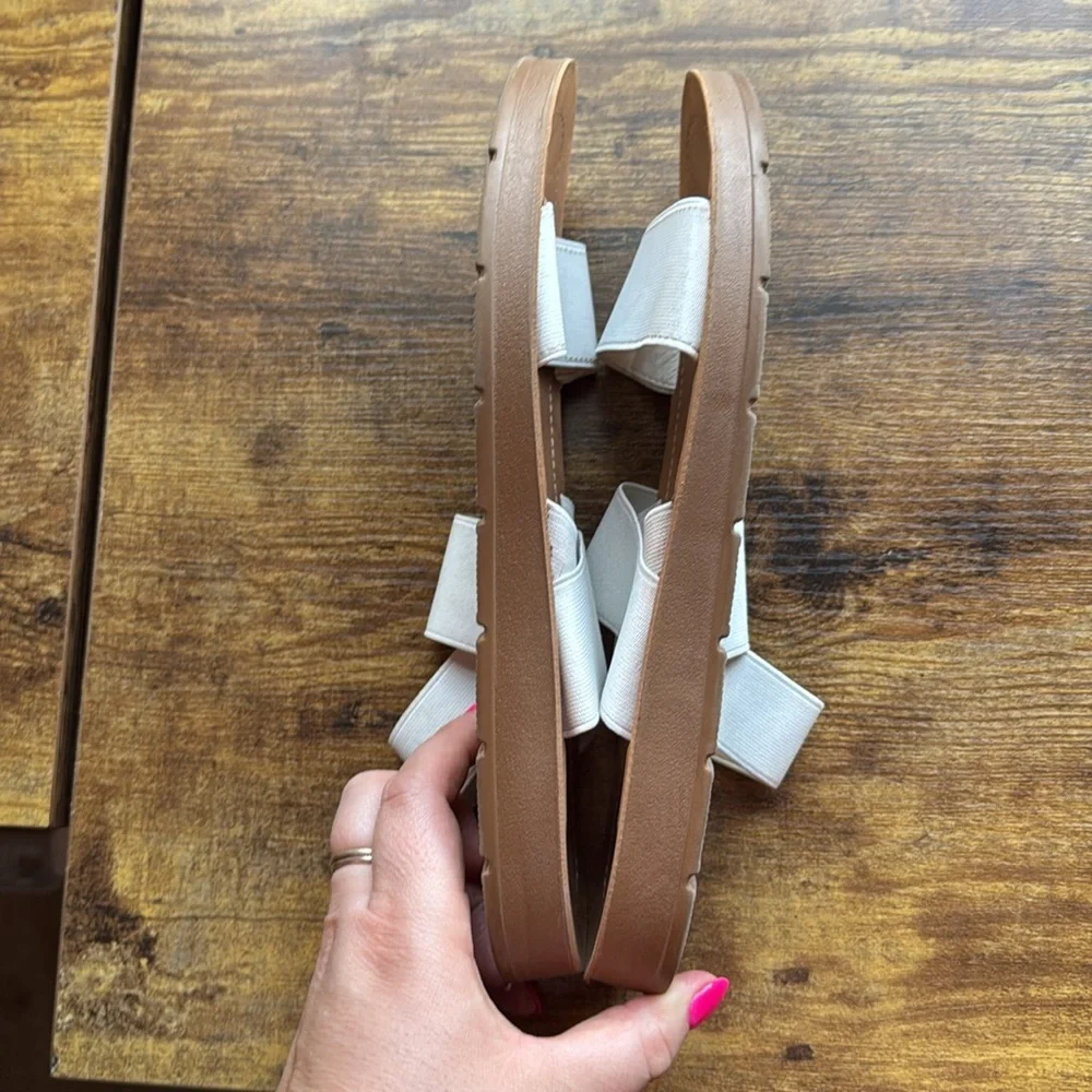 Steve Madden 9.5 White & Tan Iria Sandals
